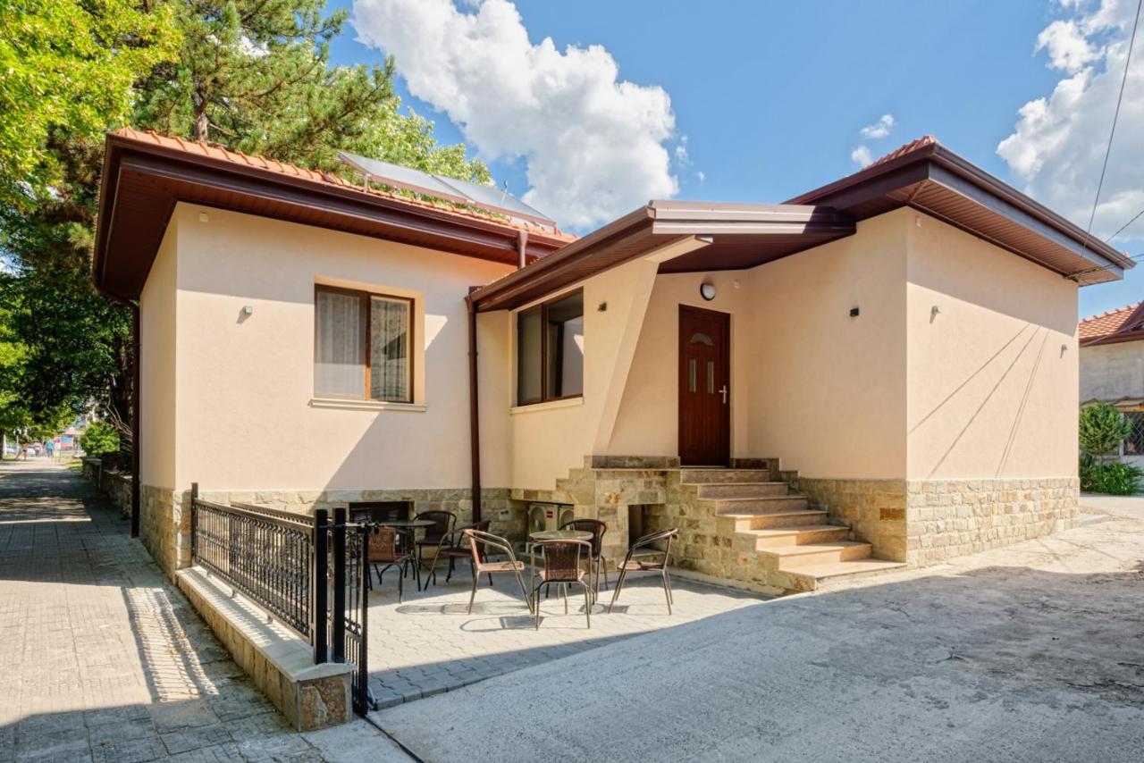 Къща За Гости Relax Chissarja Exterior foto